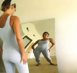 Left- or right-handedness may influence body perception