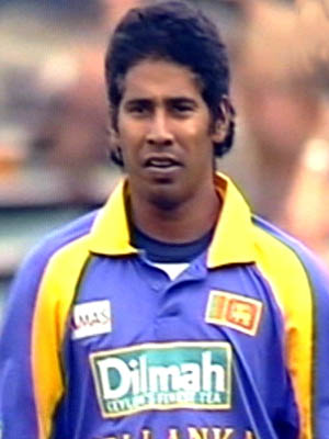 chaminda vaas spitting