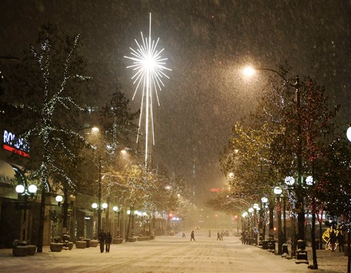 US winter storms leave Christmas travellers stranded 