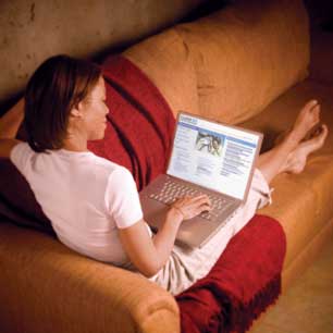 UK housewives spend nearly half their free time on Internet