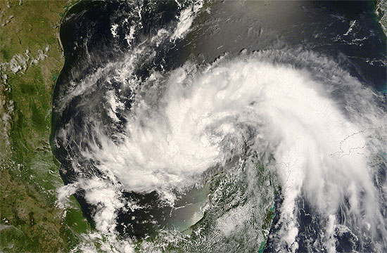 Hurricane Dolly bears down on Mexico and Texas coast