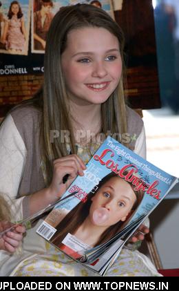 Abigail Breslin at Abigail Breslin Makes Announcement Regrading Her Film "Kit Kittredge" While Meeting Her Fans Abigail Breslin at Abigail Breslin Makes Announcement Regrading Her Film "Kit Kittredge" While Meeting Her Fans