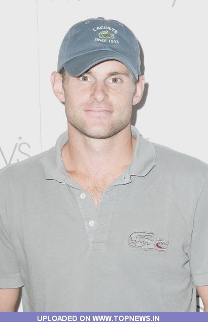 Event : Andy Roddick, face of Lacostes male fragrance Challenge, makes a personal appearance at Queens Center Mall. Venue & Location : New York City, USA