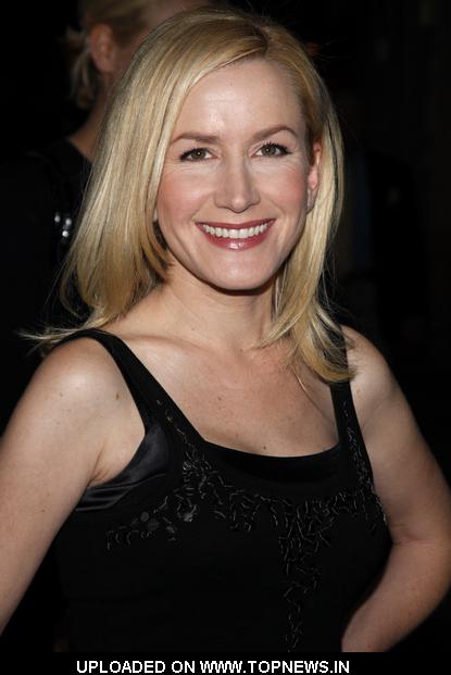 gabriel garko kuvia. angela kinsey from the office.