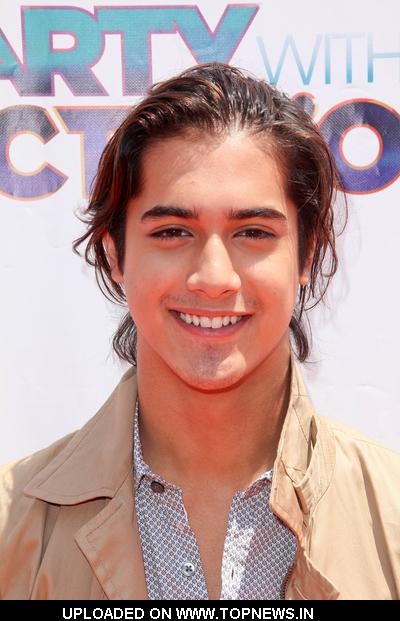 Avan Jogia at Nickelodeon iParty with Victorious Premiere Orange Carpet
