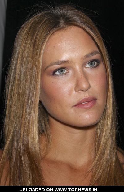 Bar Rafaeli at 2009 Sports Illustrated Swimsuit Issue Party at LAX 