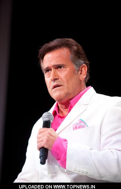 Bruce Campbell at Comic-Con International: San Diego 2011 - Day 1 - "Burn Notice: The Fall of Sam Axe" Panel Bruce Campbell at Comic-Con International: San Diego 2011 - Day 1 - "Burn Notice: The Fall of Sam Axe" Panel