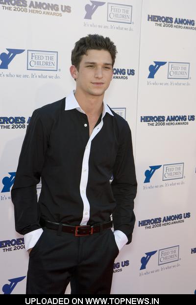 Daren Kagasoff - Photos