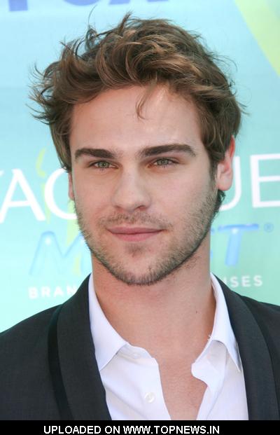 Grey Damon at 2011 Teen Choice Awards - Arrivals Grey Damon at 2011 Teen Choice Awards - Arrivals