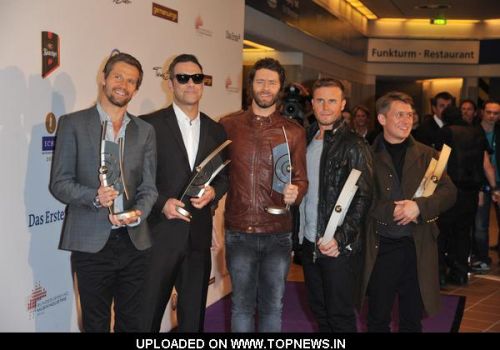 Jason Orange, Robbie Williams, Howard Donald, Gary Barlow and Mark Owen at Echo Awards 2011 Jason Orange, Robbie Williams, Howard Donald, Gary Barlow and Mark Owen at Echo Awards 2011
