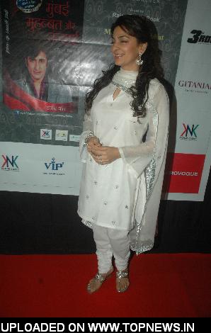 Juhi Chawla launches Rajeev Paul's book at Andheri