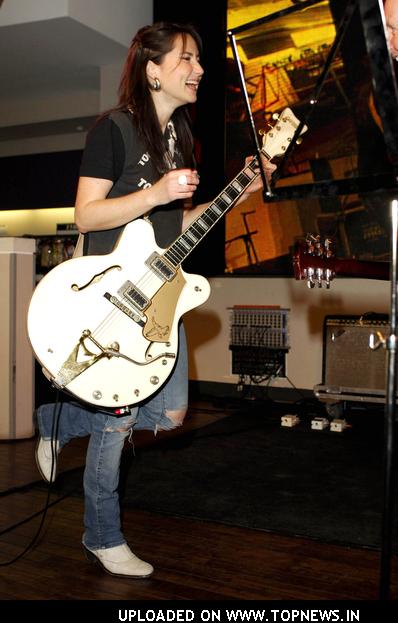 KT Tunstall Perform at the HMV Flagship Store in London KT Tunstall Perform at the HMV Flagship Store in London
