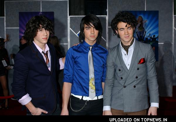 Kevin Jonas at "Hannah Montana/Miley Cyrus: Best of Both Worlds Concert Tour" 3-D Concert Film Hollywood Premiere - Arrivals Kevin Jonas at "Hannah Montana/Miley Cyrus: Best of Both Worlds Concert Tour" 3-D Concert Film Hollywood Premiere - Arrivals