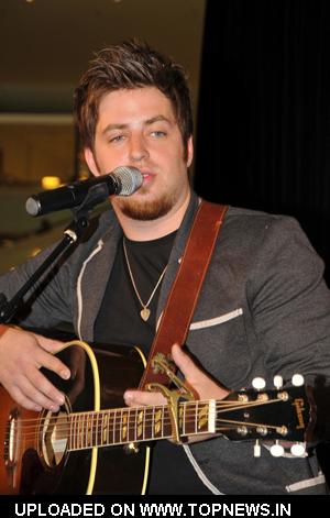 Lee DeWyze Celebrates His 25th Birthday 