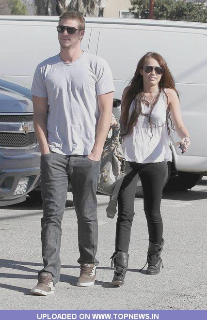 Event : CYRUS AND HEMSWORTH SPLIT MILEY CYRUS is single again after