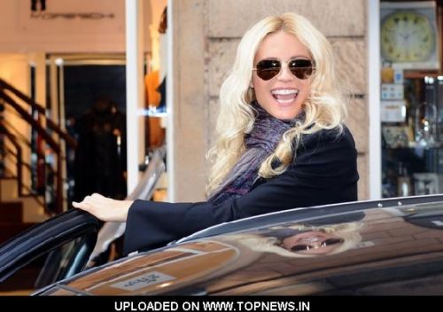 Michelle Hunziker at "Mi Scappa Da Ridere" Photocall at Teatro Sistina in Rome Michelle Hunziker at "Mi Scappa Da Ridere" Photocall at Teatro Sistina in Rome