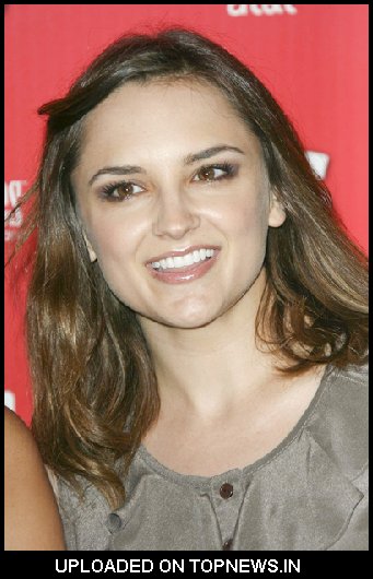 rachael leigh cook tattoo. Rachael Leigh Cook hot gallery