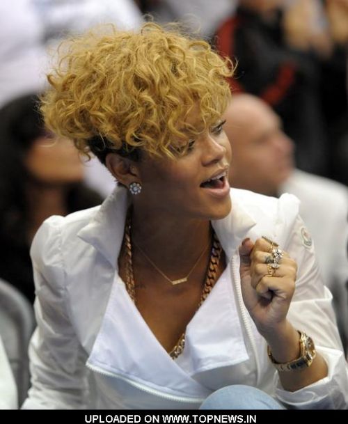 rihanna pictures 2010. Rihanna at 2010 NBA