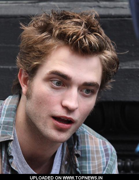 Robert Pattinson at "Remember Me" Movie Filming on Location in New York on June 14, 2009 Robert Pattinson at "Remember Me" Movie Filming on Location in New York on June 14, 2009