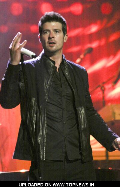 Robin Thicke at the Pearl Theater in Las Vegas - May 1, 2009 Robin Thicke at the Pearl Theater in Las Vegas - May 1, 2009