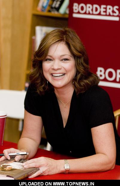 Valarie Bertinelli at Valerie Bertinelli Signs Copies of "Losing It - And Gaining My Life Back One Pound at a Time" - May 31, 2 Valarie Bertinelli at Valerie Bertinelli Signs Copies of "Losing It - And Gaining My Life Back One Pound at a Time" - May 31, 2