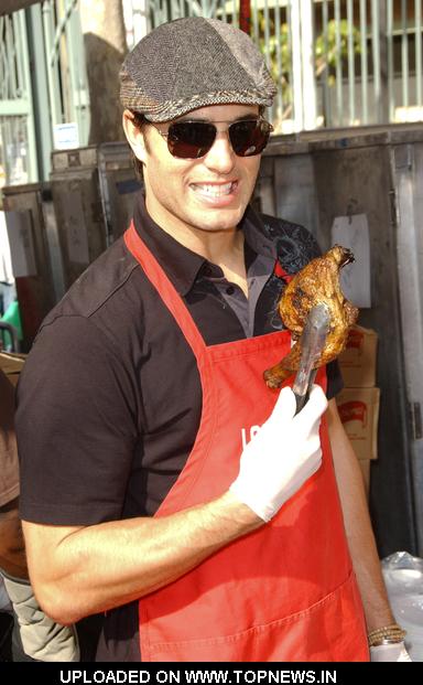 Victor Webster at 2009 Christmas Eve at The Los Angeles Mission