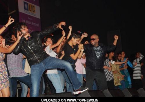 Vishal Dadlani and Shekhar Ravjiani Live at Kala Ghoda Festival