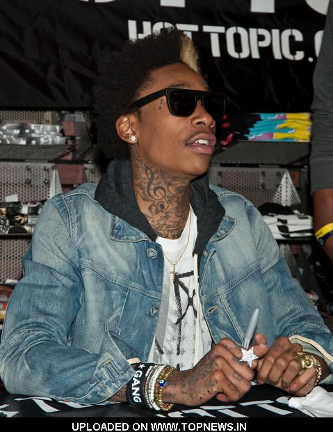 wiz khalifa rolling papers album cover. Wiz Khalifa quot;Rolling Papersquot;