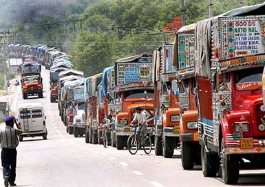 Truck drivers nullify claims of Kashmir Valley economic blockade