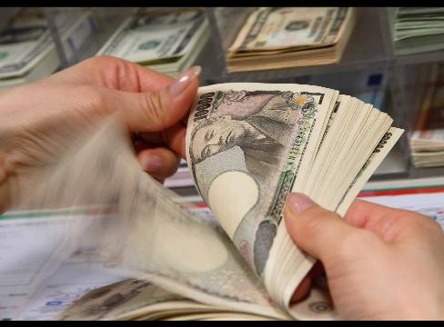 Japan's foreign reserves hit record high in December