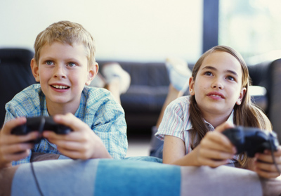 kids-play-video-game