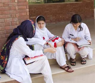 Jeans, body hugging dresses banned in Lahore college fearing terror threat