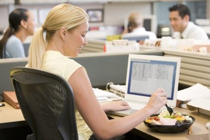 lunch-at-desk