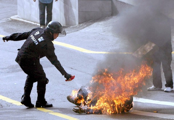Tamil man sets himself ablaze outside UN