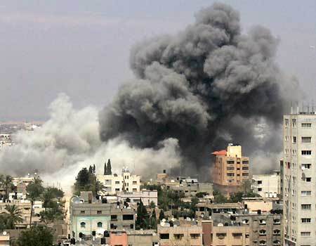 Israelis, militants battle on Gaza City periphery 