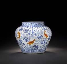 Ming jar sells for recession-busting price at London auction