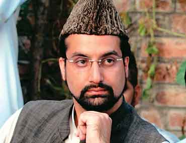 Mirwaiz suspends entire Hurriyat (M) organization