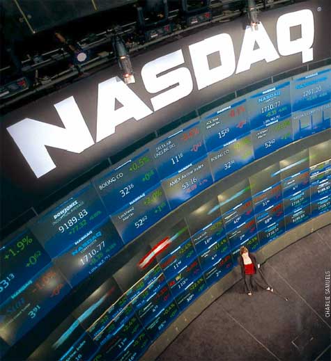 U.S. investors fail to shake off global downward trend, markets go down