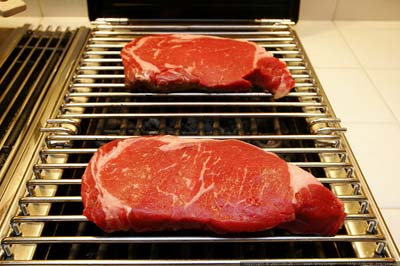 Red meat ''ups death risk, while white lowers it''