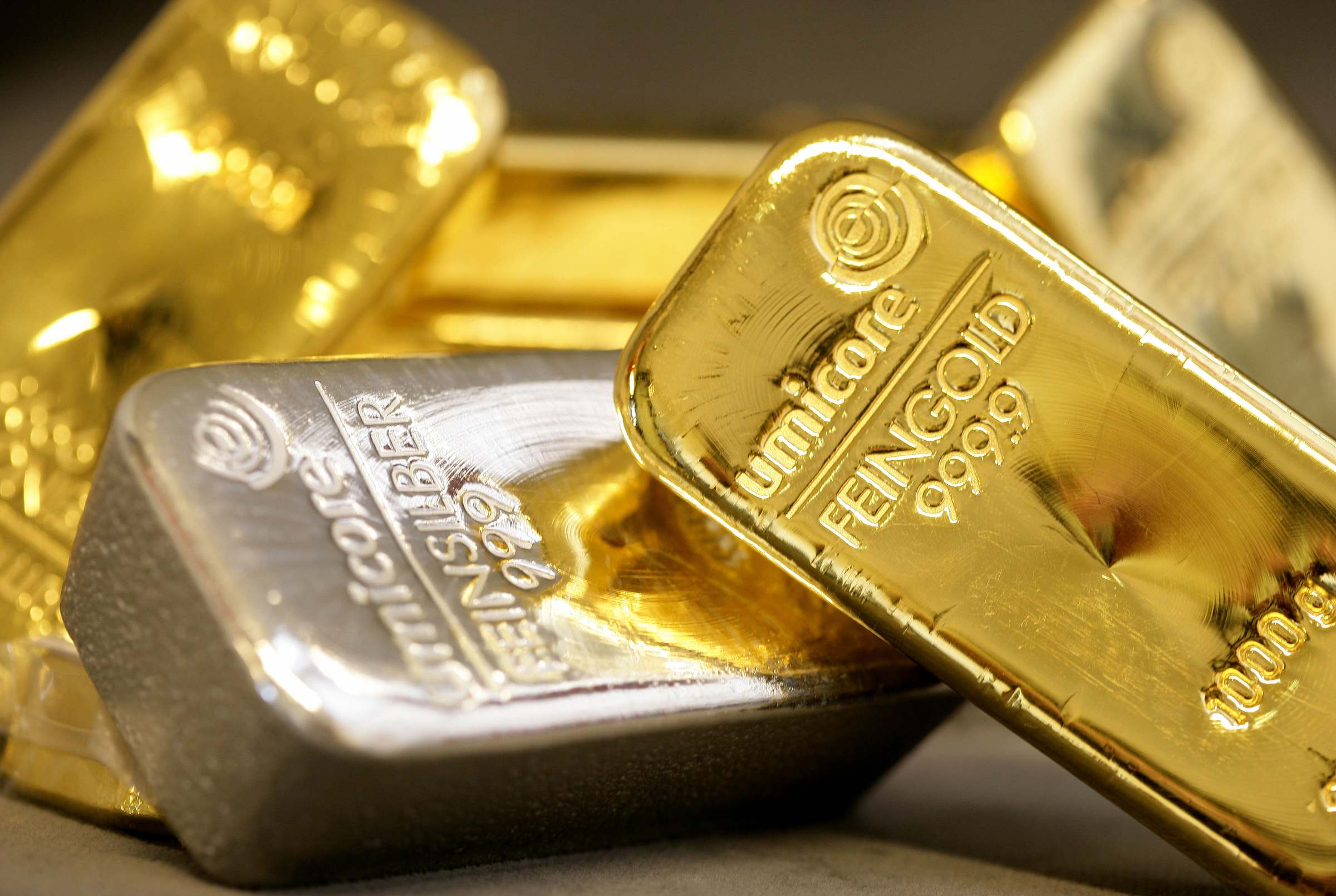 Golden returns from silver push prices to all-time high  