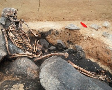 “Extraordinary” skeleton of woman from early Bronze Age found in Germany