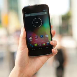 7 in 10 smartphones sold last year were Google Androids 