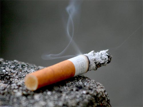 Number of smokers declines in Britain: Survey