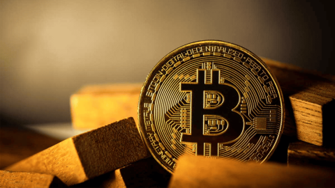 Bitcoin Price 2% Lower After Touching 8-week Highs; Gold Price (XAUUSD) Closes 3.5% Higher for April