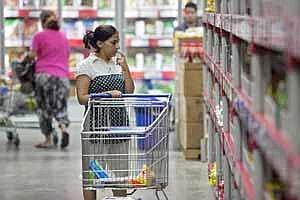 India opens supermarket sector to international players