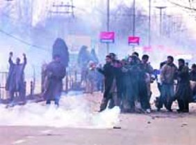  Jammu-Kashmir Police use teargas to disperse Shi''ite procession on Muharram