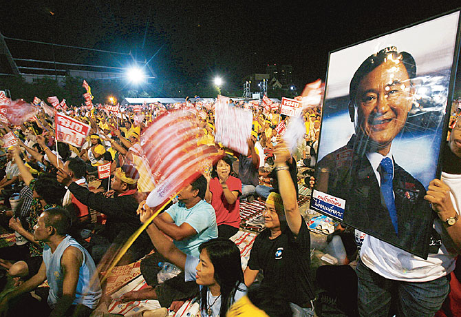 Thaksin supporters vow extended protest in Bangkok 