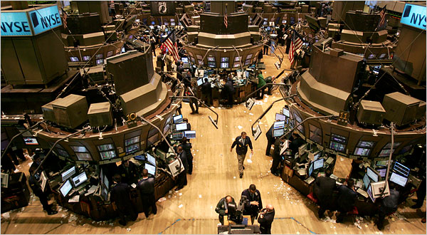 Oil-price drop and tech upswing push up US stocks