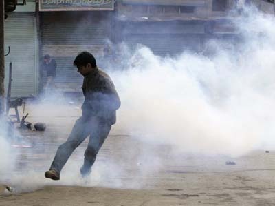 Alleged custodial killing sparks-off violent protests in Srinagar