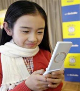 8 in 10 Brit kids are ''addicted to cellphones''